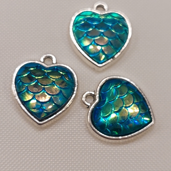 ALL Jewelry Making Supplies, mermaids,shells, mermaid hearts, 49 pcs. - Picture 3 of 9